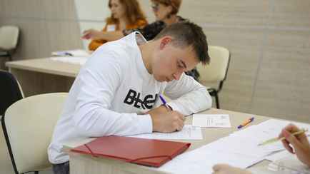 Белорусские вузы открыли горячую линию для абитуриентов. А куда звонить по вопросам ЦЭ?