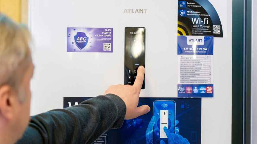 "Умные" холодильники способны предупредить, когда в доме отключили электричество или сэкономит его, пока вы в отпуске. Фото: Telegraf.news/Алексей Смоленский