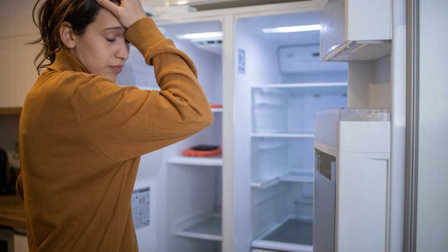 Почему холодильники шумят? На "АТЛАНТе" объяснили, что забывают делать белорусы при установке