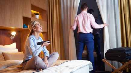 Не унитазы и не дверные ручки. Исследователи назвали самые грязные предметы в отелях