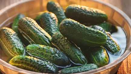Нужно ли замачивать огурцы перед закатыванием? Вот когда это даже противопоказано
