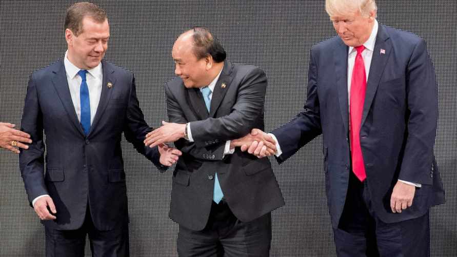 "России все равно" - Медведев ответил Трампу на "театральный ультиматум"