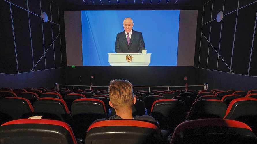 Путин приказал ограничить западные фильмы в России - Михалков