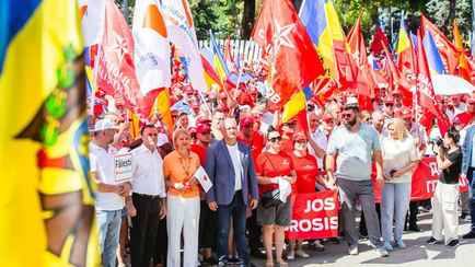Оппозиционные партии устроили в Кишиневе митинг. Полиция обвинила организаторов в плате участникам