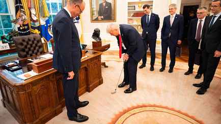 «Дипломатия чековых книжек» — Стало известно, кто убедил Трампа поставить Украине оружие