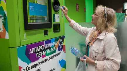 Белорусам предложили обменять пластиковые бутылки на подарки. Но только один день