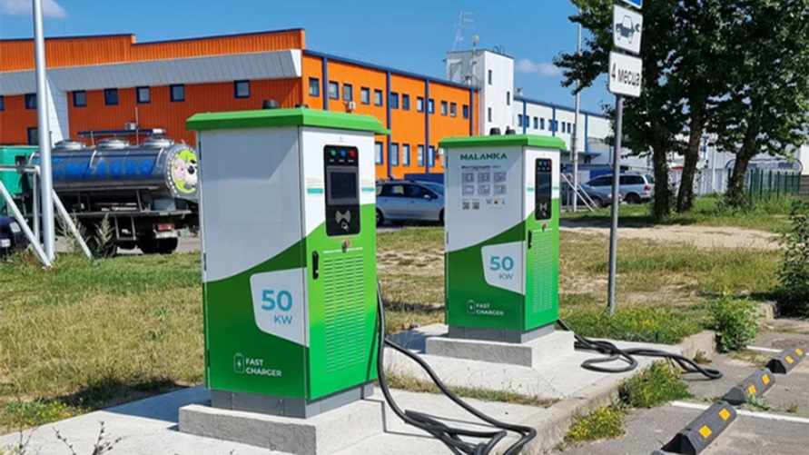 Белнефтехим предупредил о 4 часах, когда некоторые не смогут зарядить электромобили