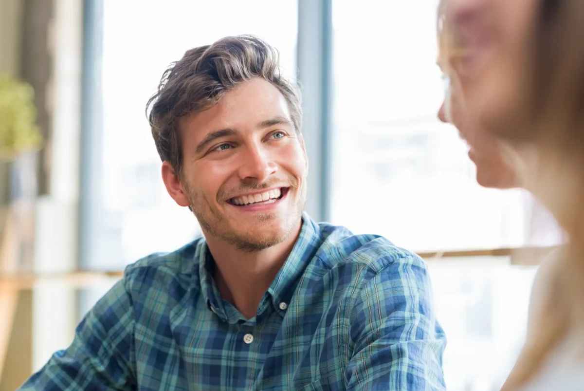 Нейробиолог призвала всегда смотреть собеседнику в левый глаз. Это зачем?