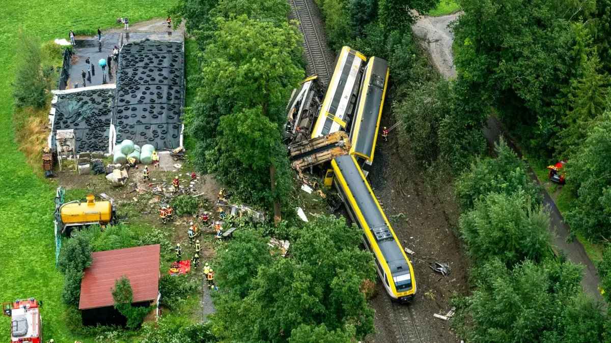В Германии сошел с рельсов поезд - трое погибших. Виноваты ливни?