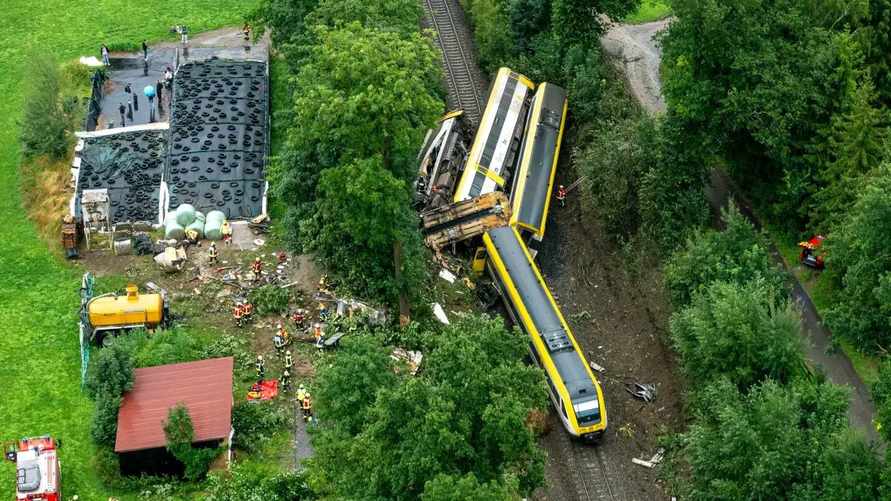 В Германии сошел с рельсов поезд - трое погибших. Виноваты ливни?