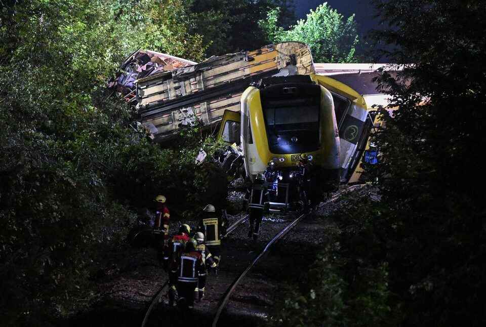 В Германии сошел с рельсов поезд - трое погибших. Виноваты ливни?