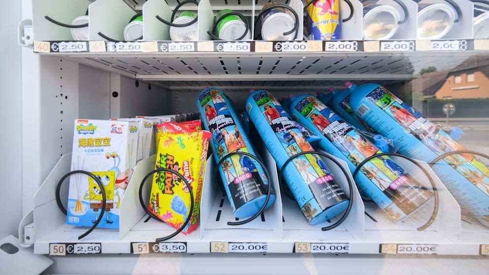 По всей Германии в продуктовых продают веселящий газ. Почему решили ограничить?