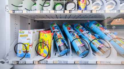 По всей Германии в продуктовых продают веселящий газ. Почему решили ограничить?