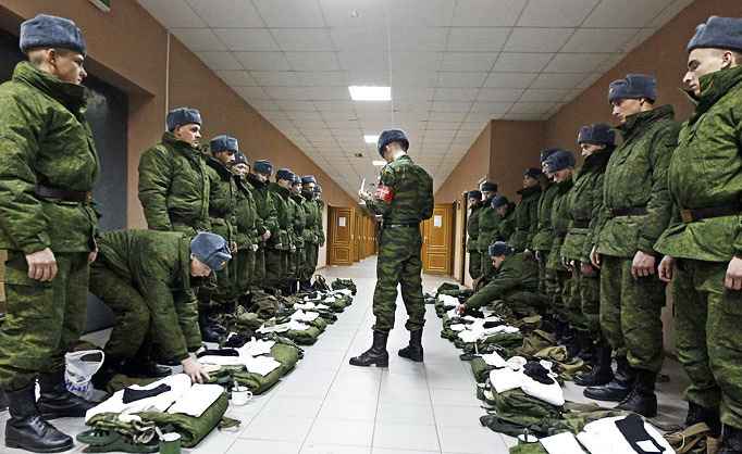 В Госдуме России предложили призывать срочников в армию круглый год