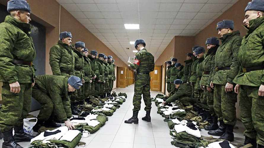 В Госдуме России предложили призывать срочников в армию круглый год
