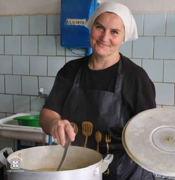 В сети появилось меню белорусских комбайнеров. Что привозят прямо на поле?