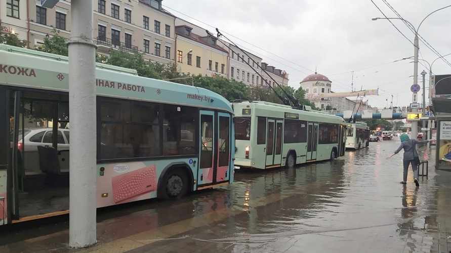 Минск снова подтопило. В Минсктрансе предупредили, где перестал ходить общественный транспорт