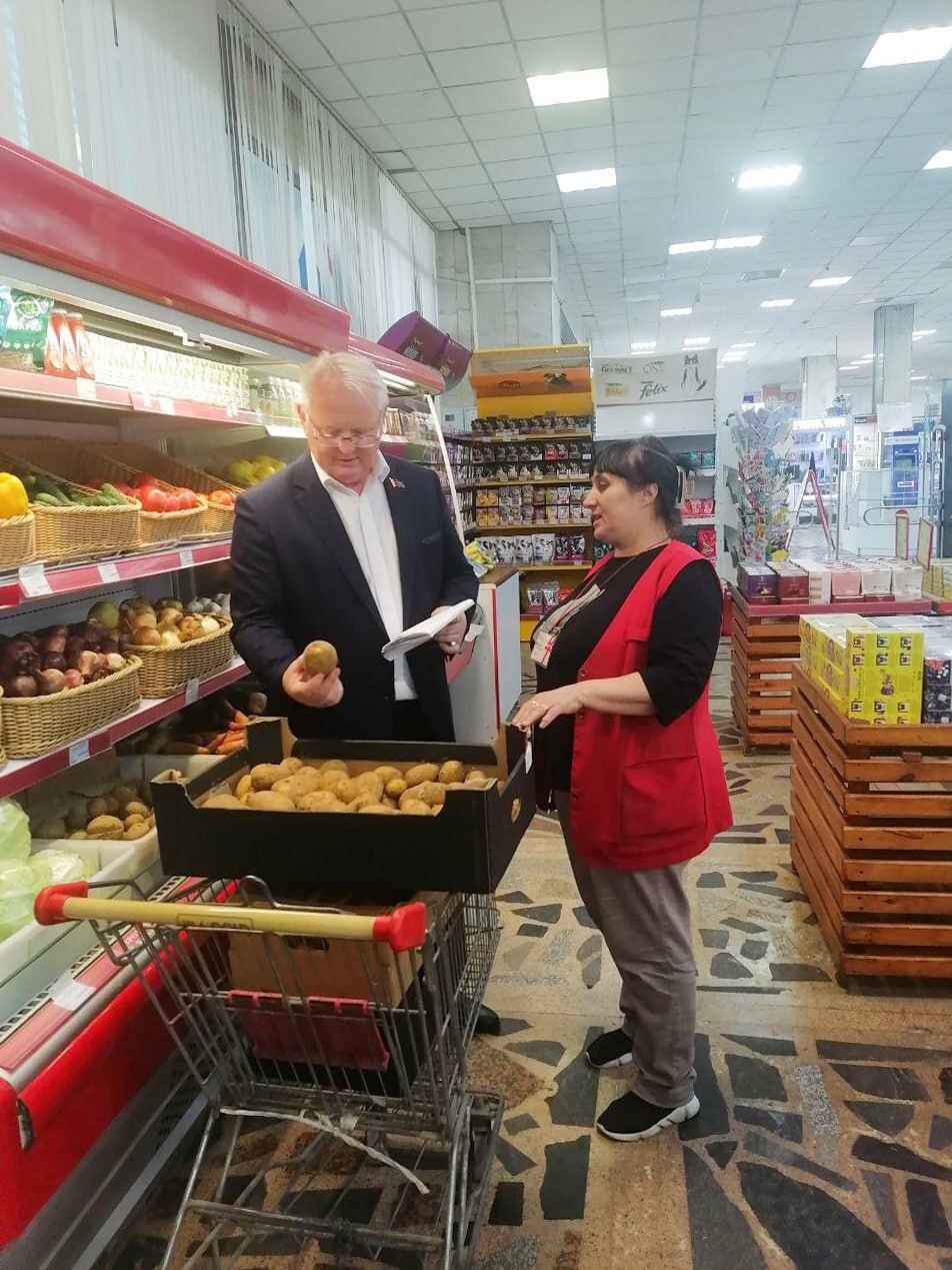 Стабильность и снижение? Депутаты отчитались о проверках цен в магазинах по всей Беларуси