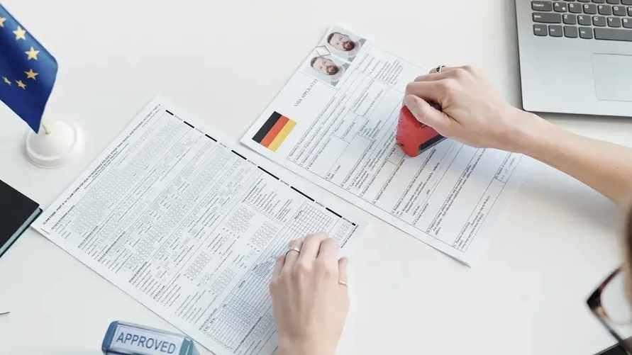 МВД Германии прекратило выдачу гуманитарных виз белорусам