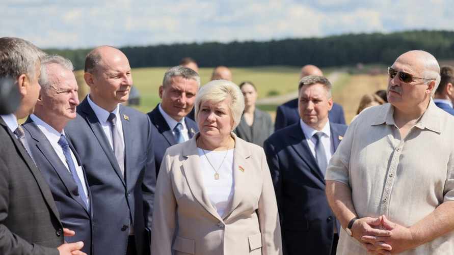 Лукашенко подписал указ о переводе глав районов директорами убыточных сельхозорганизаций. Как это будет работать?