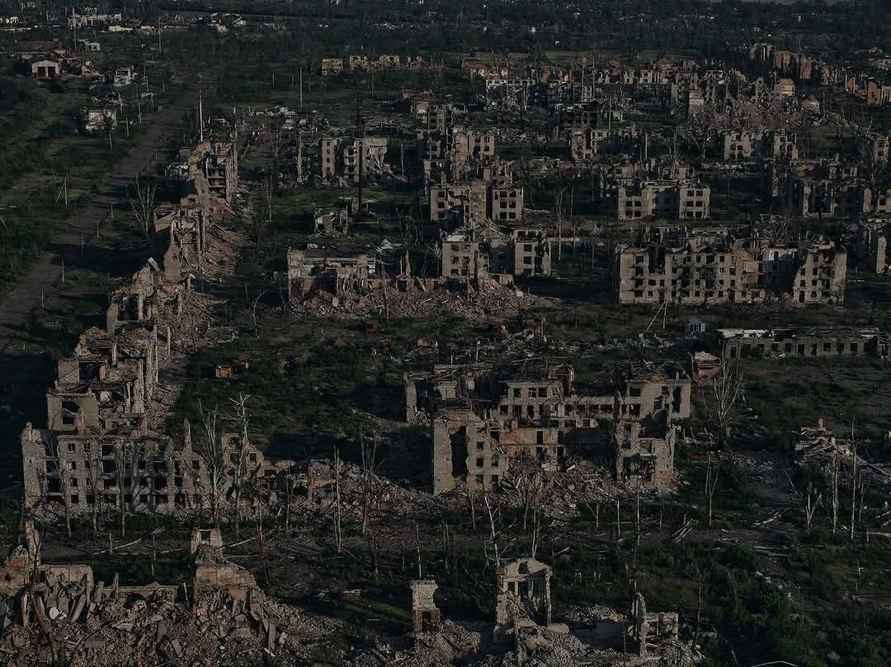 Россия объявила о взятии украинского Часового Яра. Вот как выглядит город после 1,5 лет боёв