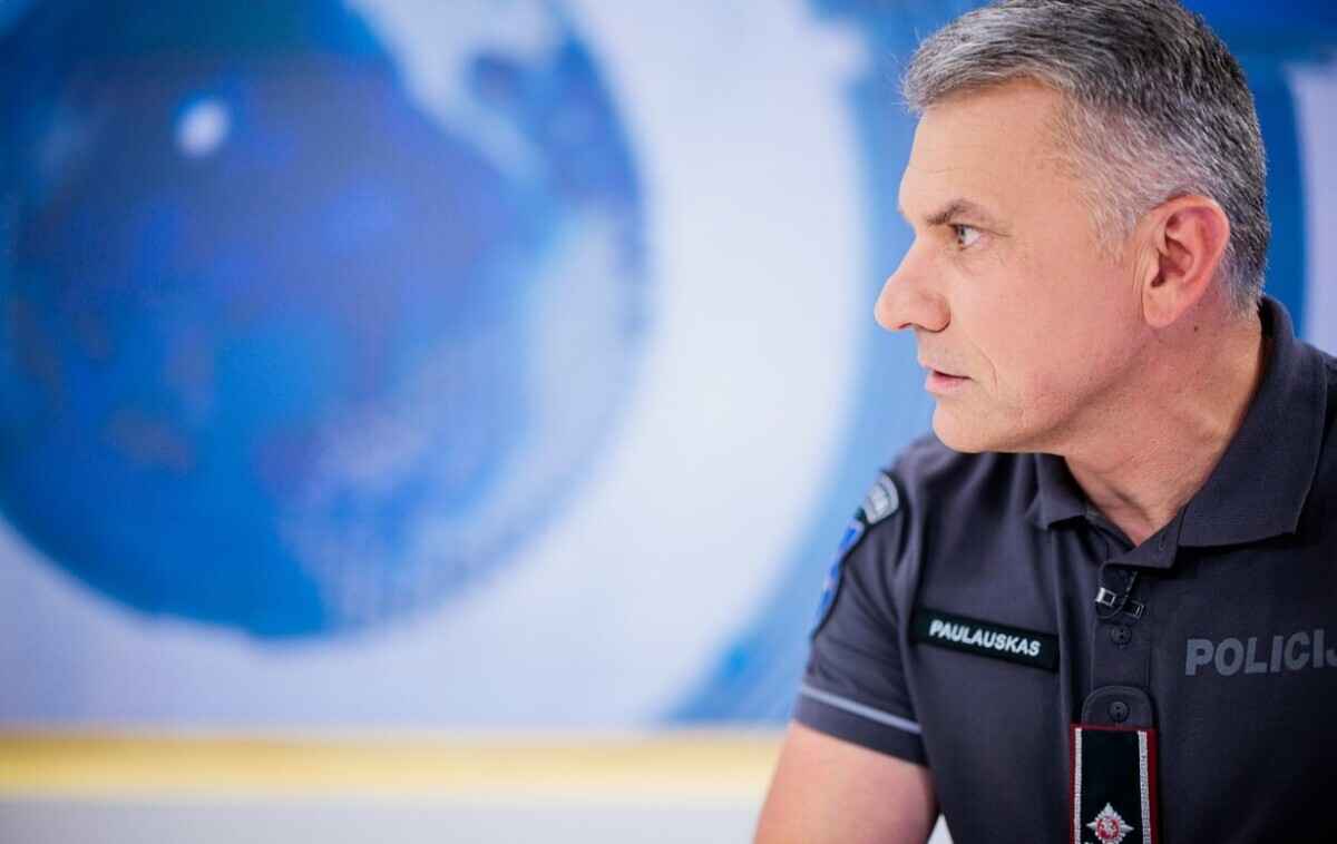 "Звонят и говорят по-русски" - Телефонные мошенники похитили у литовцев уже 16,5 млн евро. Сколько раз звонили главе полиции?