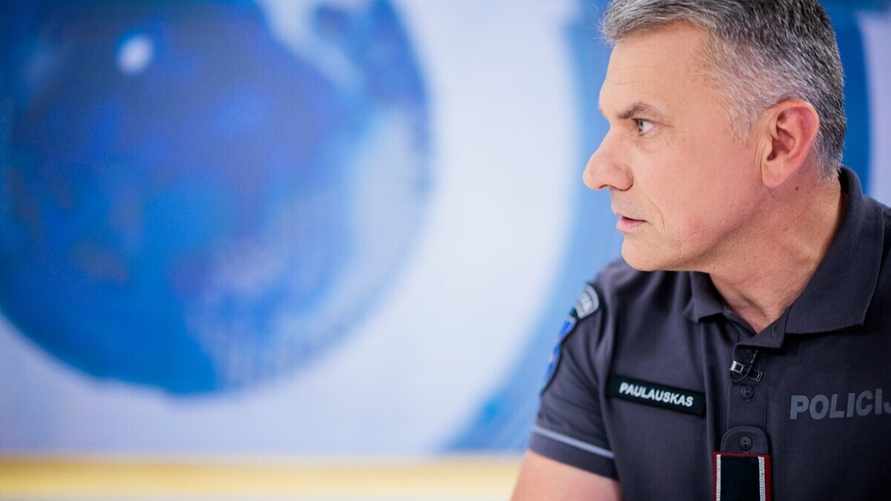 "Звонят и говорят по-русски" - Телефонные мошенники похитили у литовцев уже 16,5 млн евро. Сколько раз звонили главе полиции?