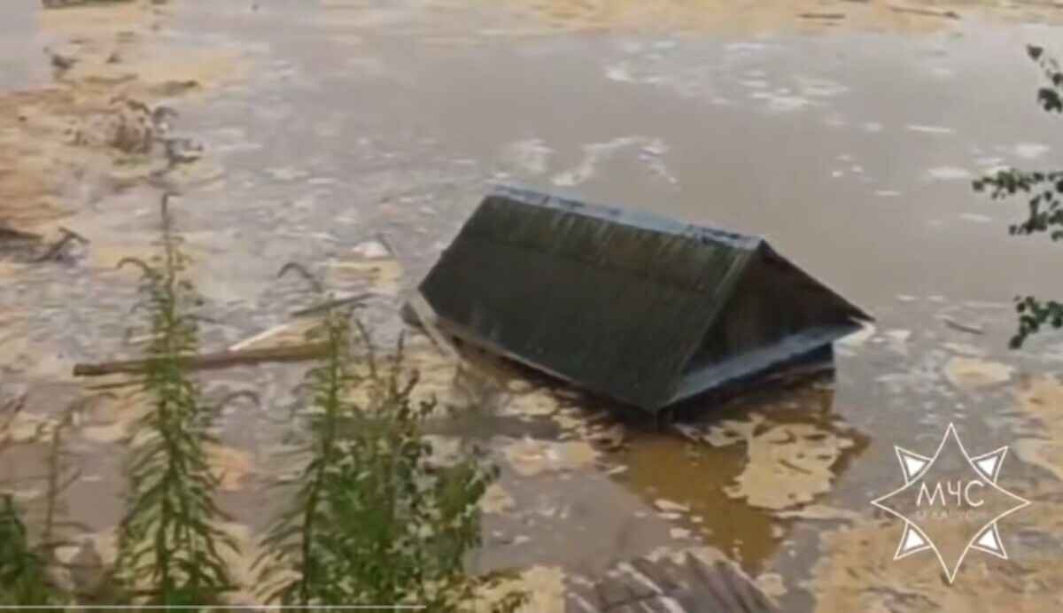 Вода смыла в Западную Двину 7 построек в Витебске