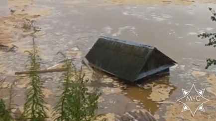 Вода смыла в Западную Двину 7 построек в Витебске