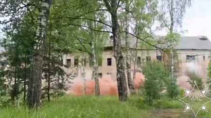 В Новополоцке МЧС взрывом снёс довоенную казарму