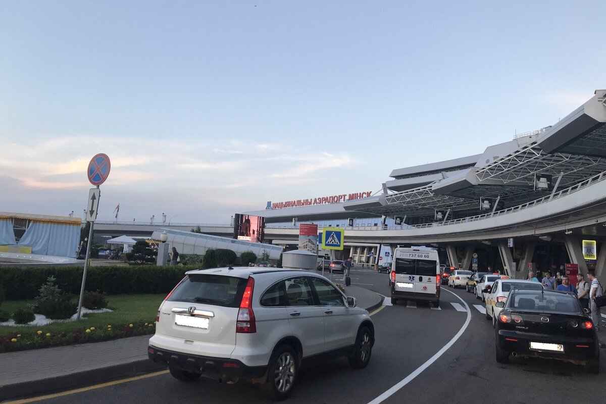 Ещё 1283 места. Аэропорт Минска объявил об открытии автостоянки, недоступной более года