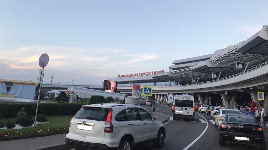 Ещё 1283 места. Аэропорт Минска объявил об открытии автостоянки, недоступной более года