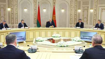 «Не надо ничего регулировать» — Лукашенко потребовал от Совмина прекратить «шалости» с ценами