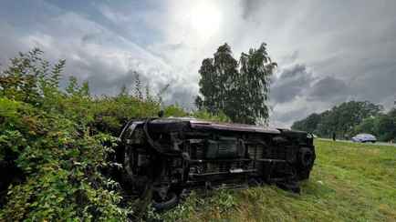 На Брестчине маршрутка вылетела в кювет на мокрой трассе – 7 человек в больнице