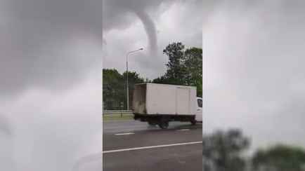 Смерч попал на видео под Минском