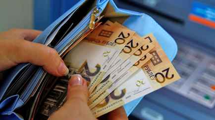 Минтруда Беларуси озвучило суммы повышенных пособий и пенсионных доплат с 1 августа