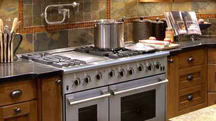 Сделайте это с плитой перед отъездом в отпуск. Потом скажете себе спасибо