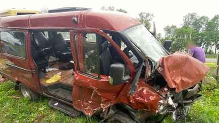 Под Фаниполем микроавтобус врезался в трактор — трое пострадавших