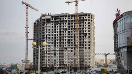 Госзастройщик минского долгостроя ввёл новые «штрафы» для дольщиков. За что потребует 18,5 тыс. рублей?