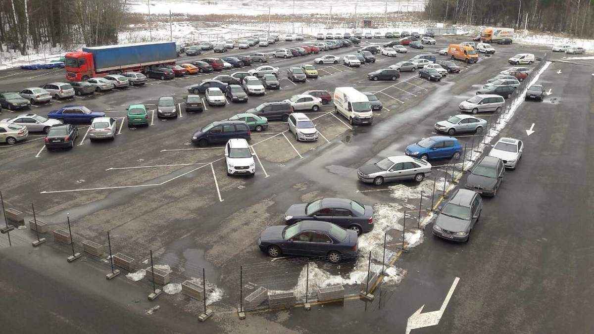 Белорусам предложили купить парковку под Минском за четверть миллиона долларов