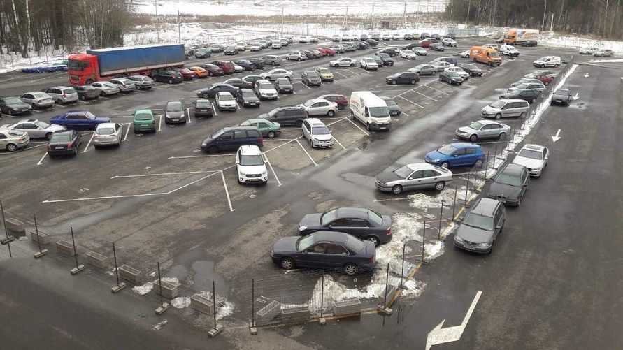 Белорусам предложили купить парковку под Минском за четверть миллиона долларов