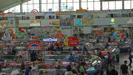 Директор «Комаровки» предупредил о 2-летней реконструкции крытого рынка. Закроют для покупателей?