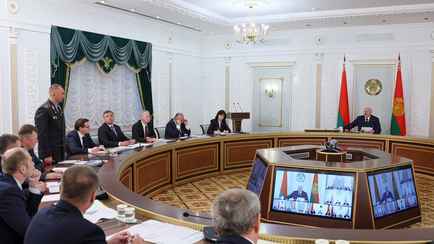 «Закручивай на всю катушку» — Лукашенко поручил милиции разобраться с одной проблемой «на местах»