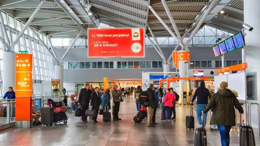 Во всех аэропортах Польши произошёл сбой. Спецслужбы не исключили диверсию