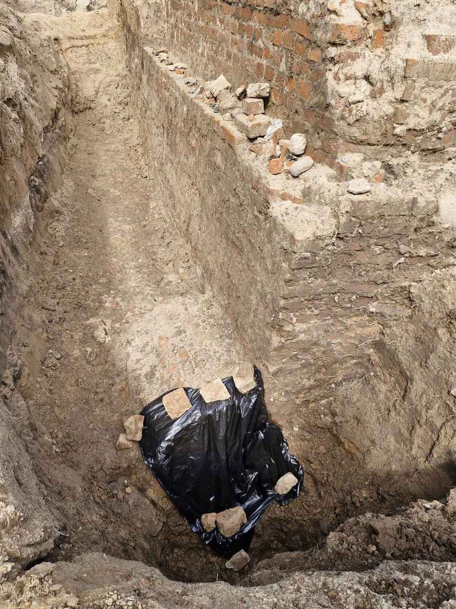 На раскопках Заславского замка археологи нашли таинственный подземный ход