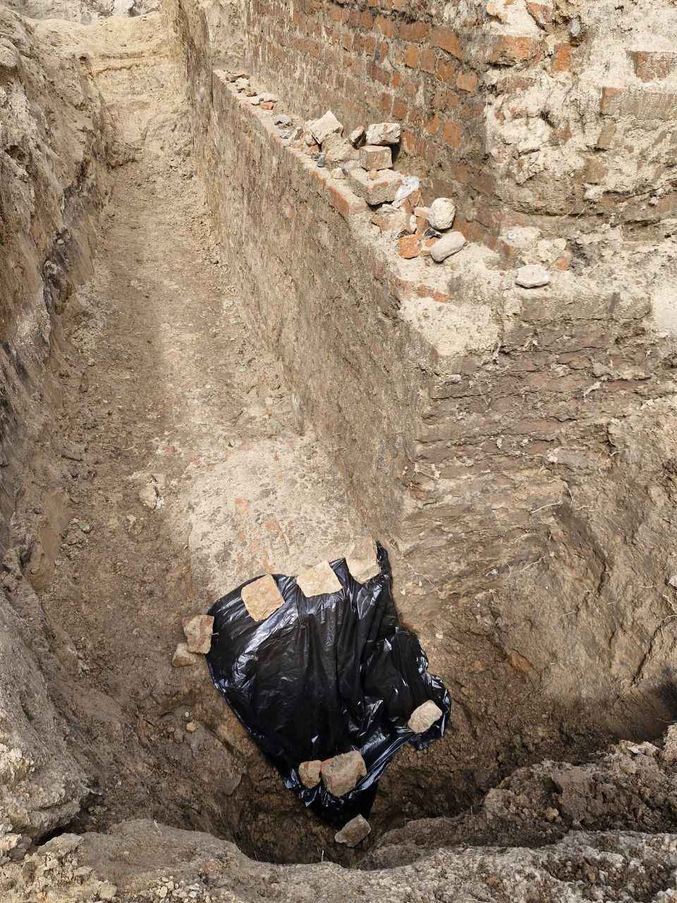 На раскопках Заславского замка археологи нашли таинственный подземный ход