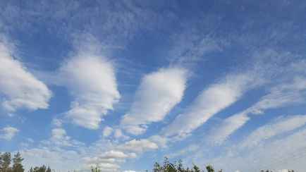 Над Минском заметили «полосатые» облака. На что указывают?