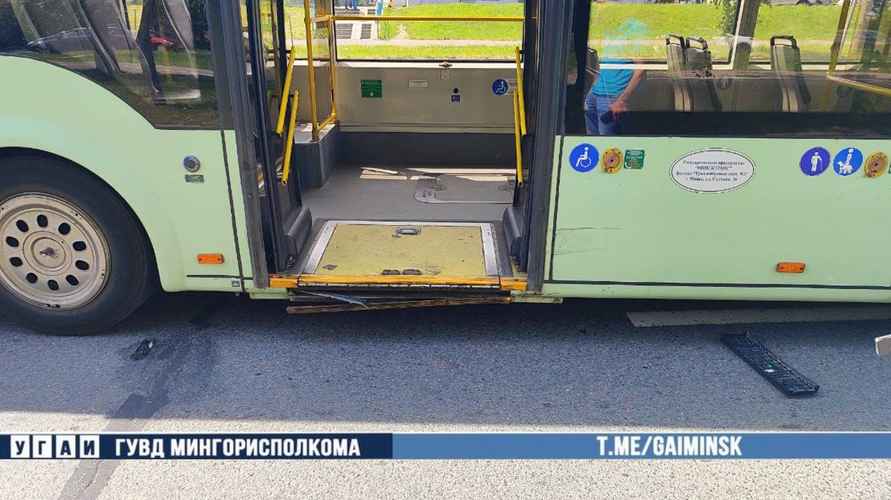 В Минске автомобиль врезался в троллейбус