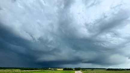 На Витебщине заметили «торнадоопасные суперячейки»