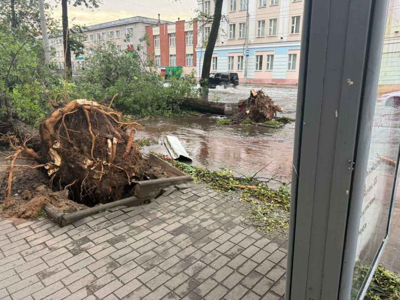 В Могилёве развернули штаб комиссии по ЧС после разрушительной ночной грозы